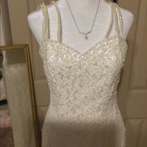 St.Tropez vintage wedding dress vintage-white size 6 full of lace& pearls A-line